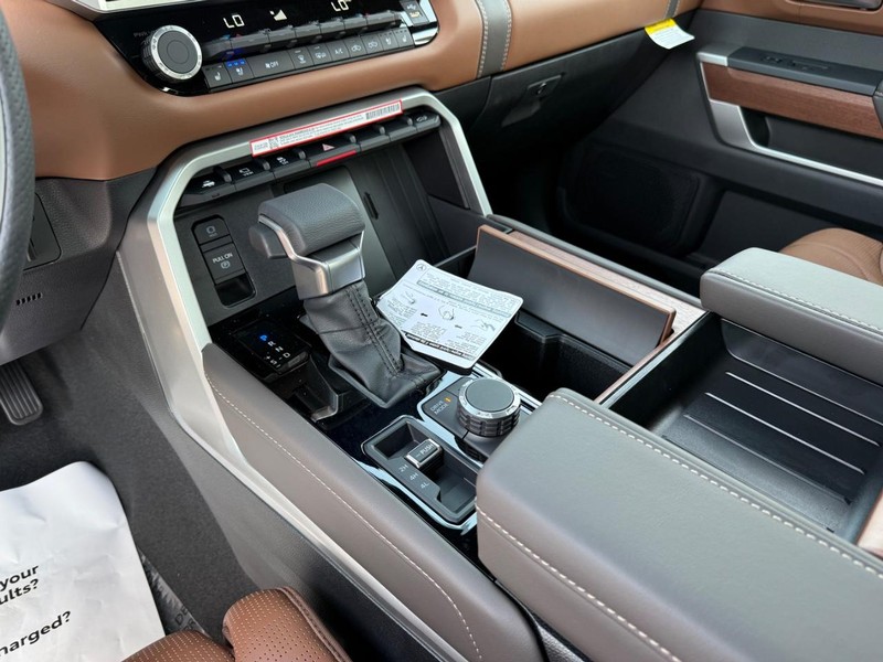 Toyota Tundra 4WD Vehicle Image 15