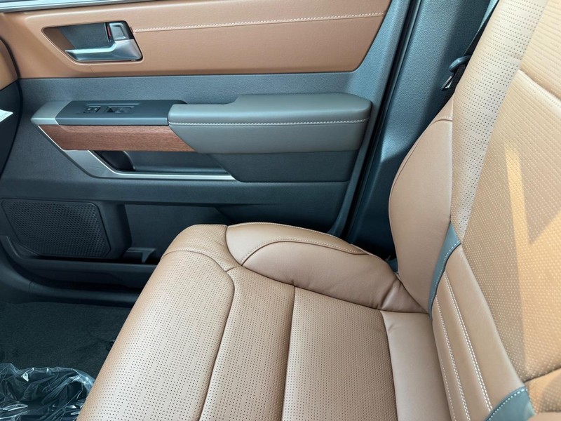 Toyota Tundra 4WD Vehicle Image 16