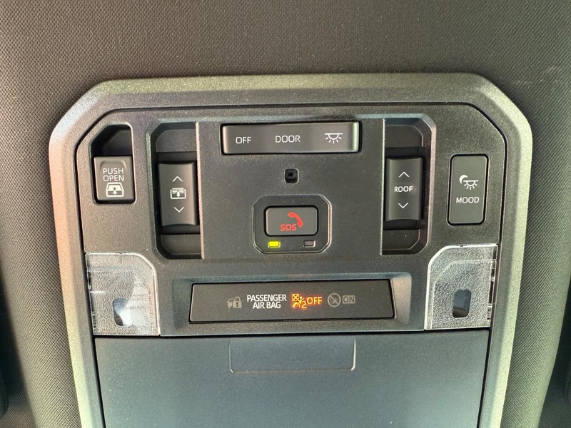 Toyota Tundra 4WD Vehicle Image 17