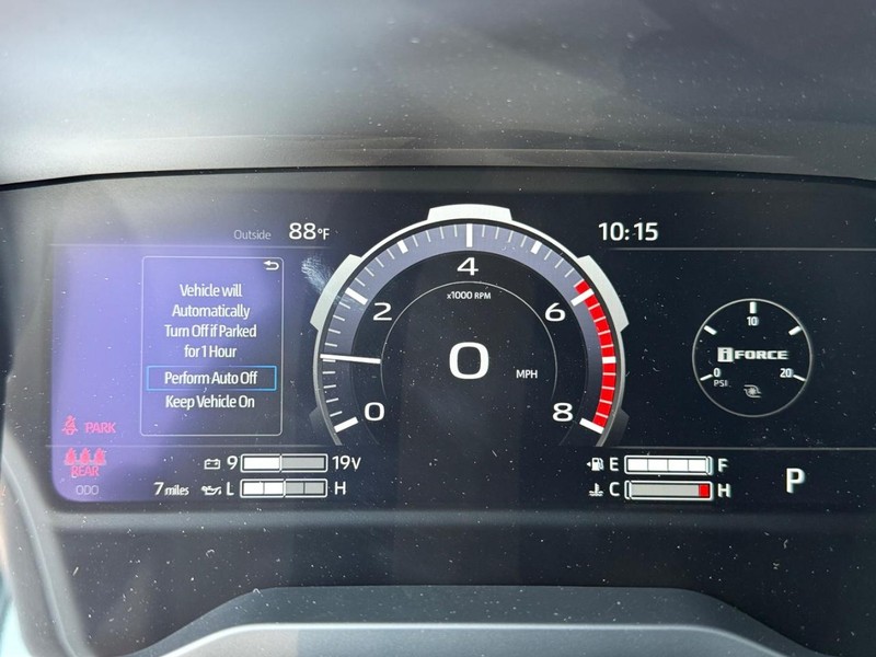 Toyota Tundra 4WD Vehicle Image 18