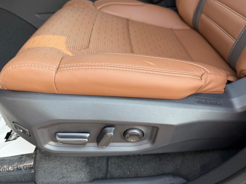 Toyota Tundra 4WD Vehicle Image 21