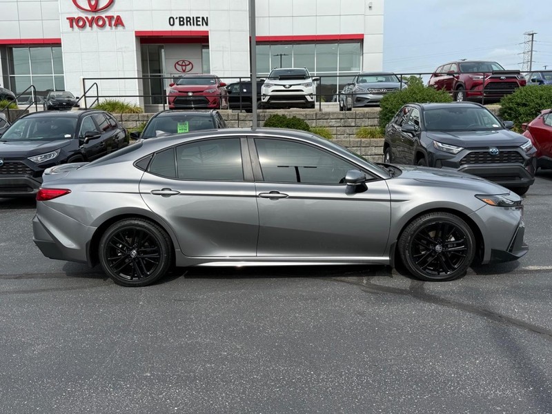 Toyota Camry Vehicle Image 02