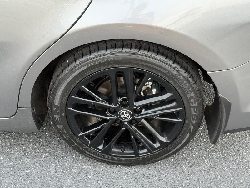 Toyota Camry Vehicle Image 06