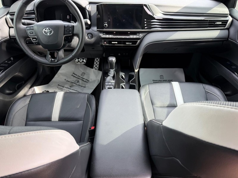 Toyota Camry Vehicle Image 11