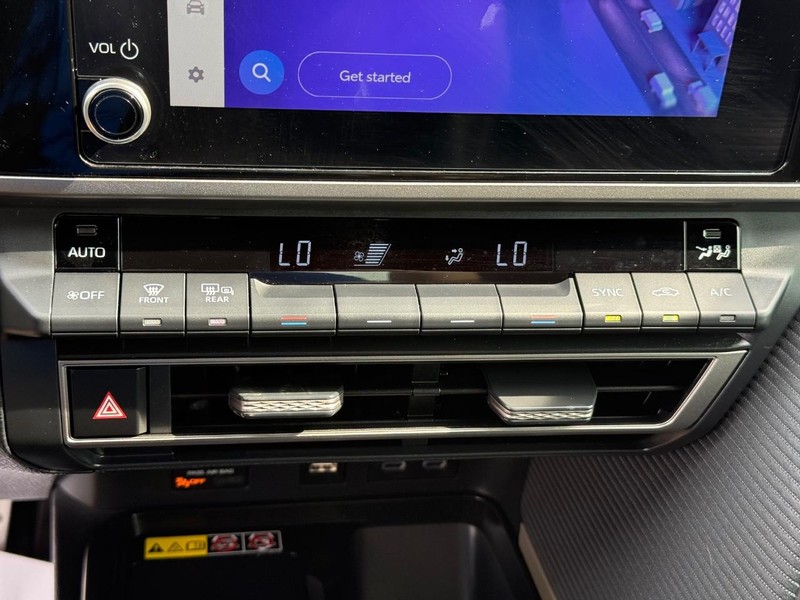 Toyota Camry Vehicle Image 18