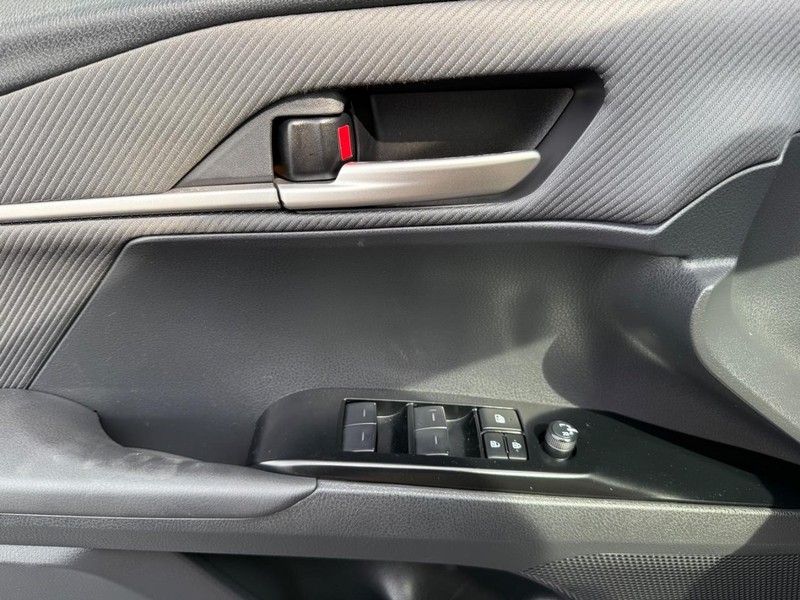 Toyota Camry Vehicle Image 23