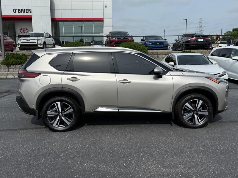 Nissan Rogue Vehicle Image 02