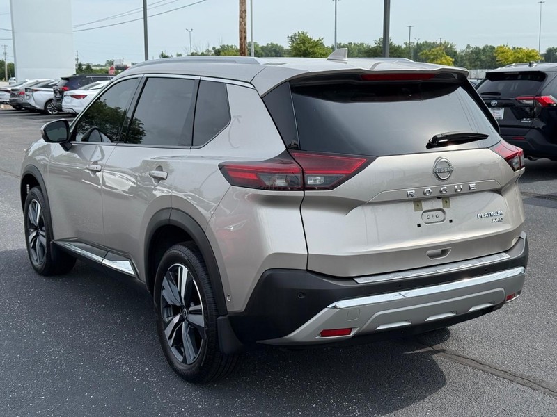 Nissan Rogue Vehicle Image 05