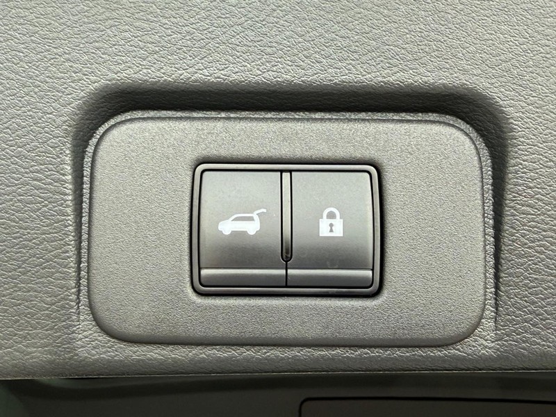 Nissan Rogue Vehicle Image 08