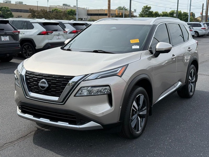 Nissan Rogue Vehicle Image 09