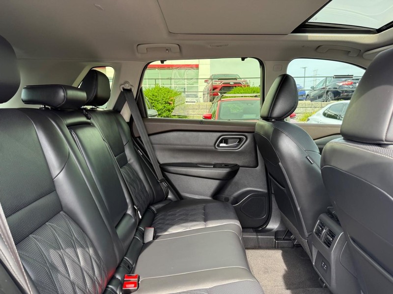 Nissan Rogue Vehicle Image 11