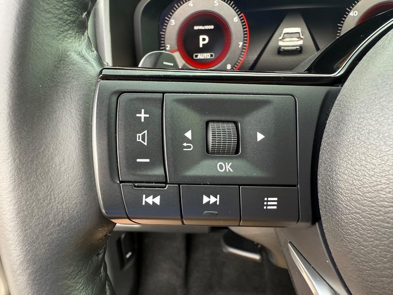 Nissan Rogue Vehicle Image 15