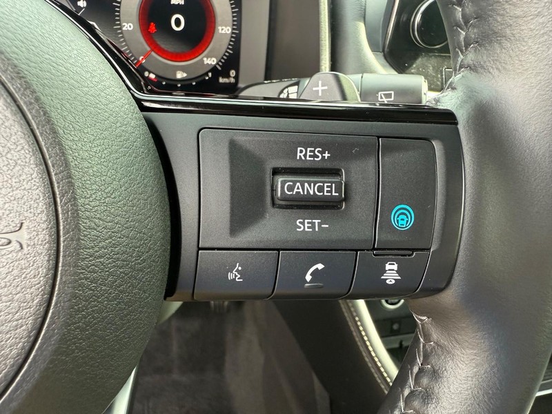 Nissan Rogue Vehicle Image 16