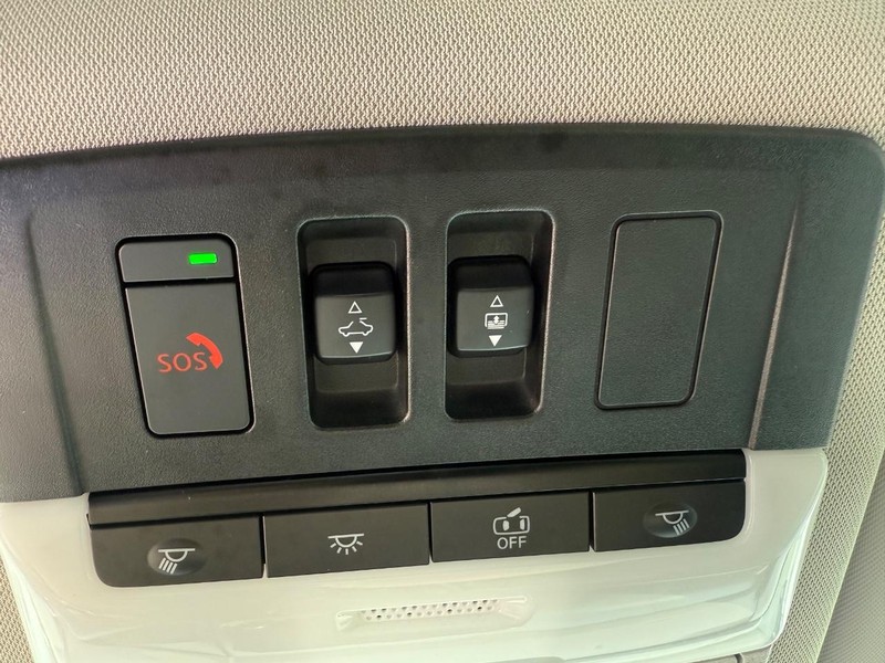 Nissan Rogue Vehicle Image 24