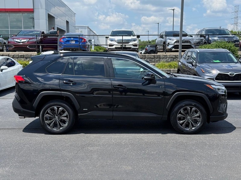 Toyota RAV4 Hybrid Vehicle Image 02