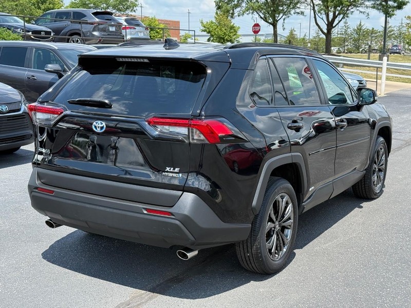 Toyota RAV4 Hybrid Vehicle Image 03