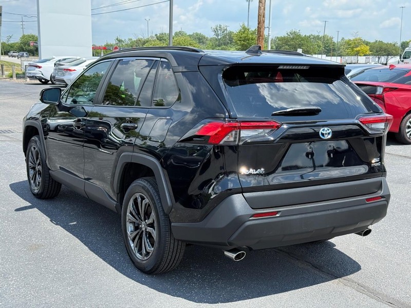 Toyota RAV4 Hybrid Vehicle Image 05