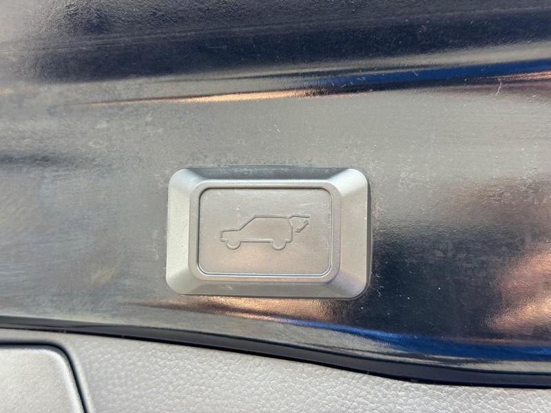 Toyota RAV4 Hybrid Vehicle Image 08