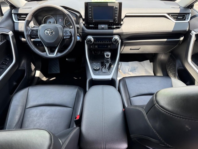 Toyota RAV4 Hybrid Vehicle Image 13