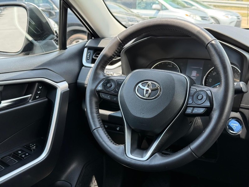 Toyota RAV4 Hybrid Vehicle Image 14