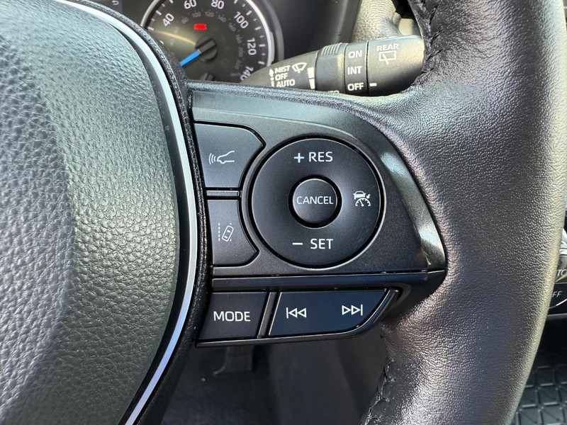 Toyota RAV4 Hybrid Vehicle Image 16