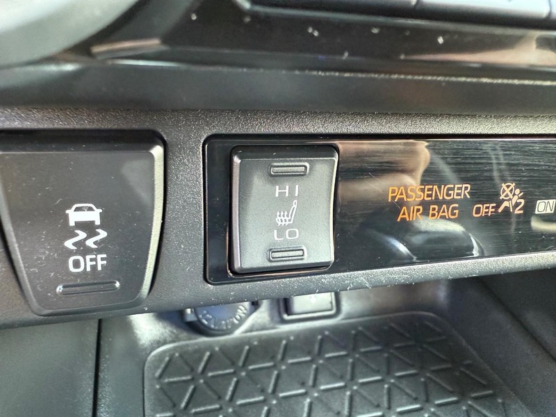 Toyota RAV4 Hybrid Vehicle Image 18