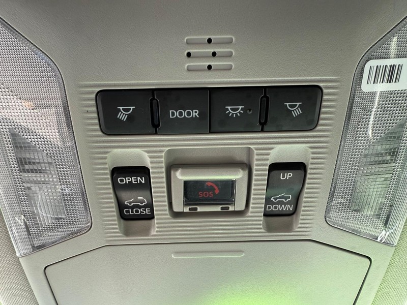 Toyota RAV4 Hybrid Vehicle Image 24