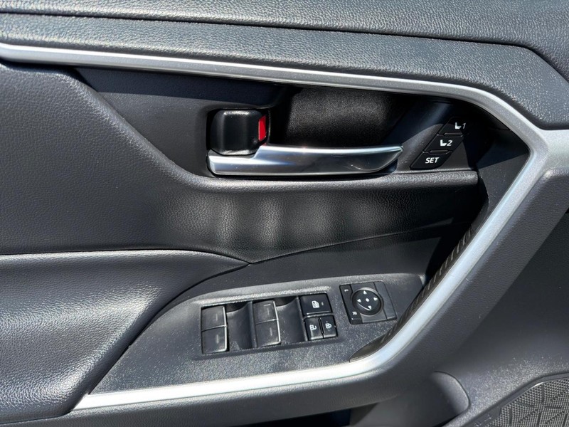 Toyota RAV4 Hybrid Vehicle Image 27
