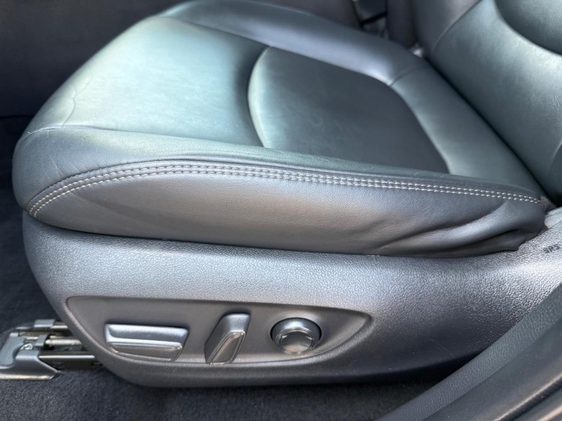 Toyota RAV4 Hybrid Vehicle Image 28