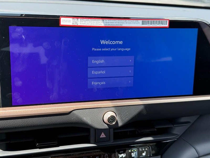 Toyota Crown Signia Vehicle Image 12