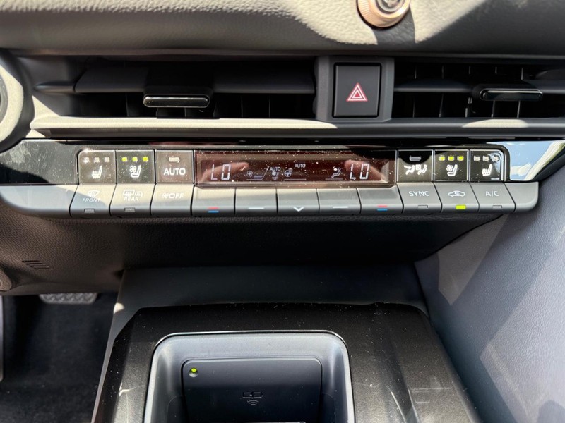 Toyota Crown Signia Vehicle Image 14