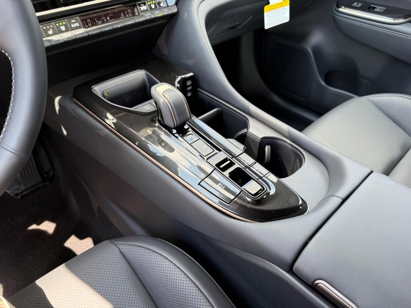 Toyota Crown Signia Vehicle Image 15