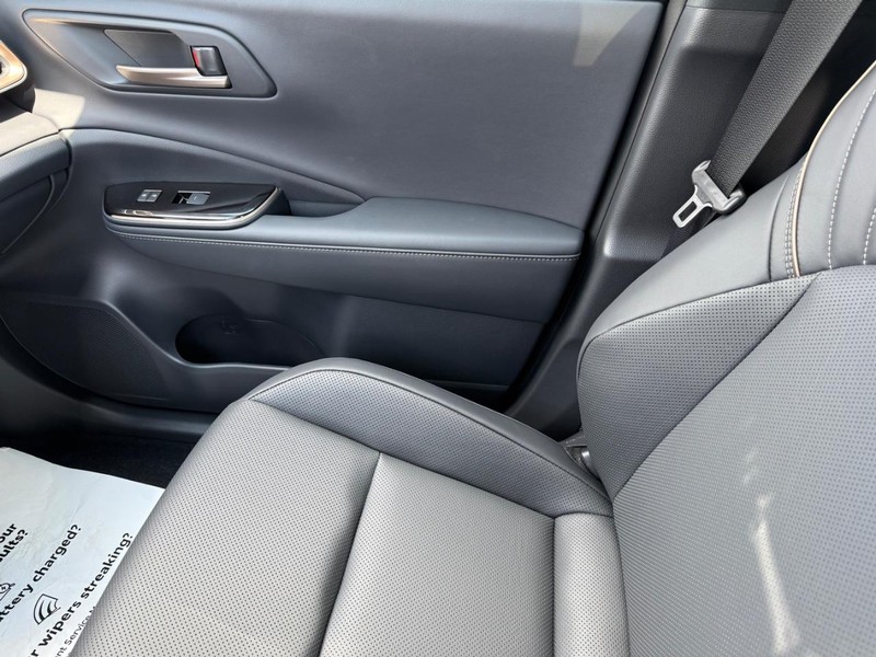 Toyota Crown Signia Vehicle Image 16