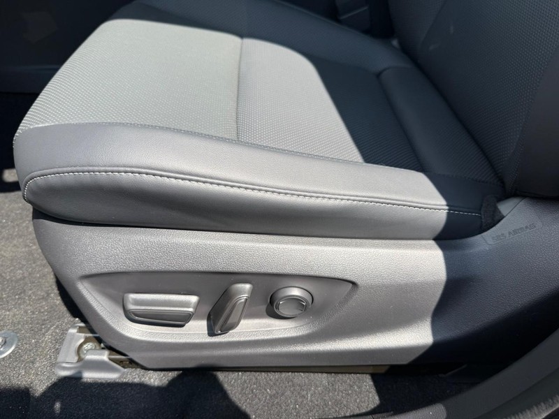 Toyota Crown Signia Vehicle Image 21