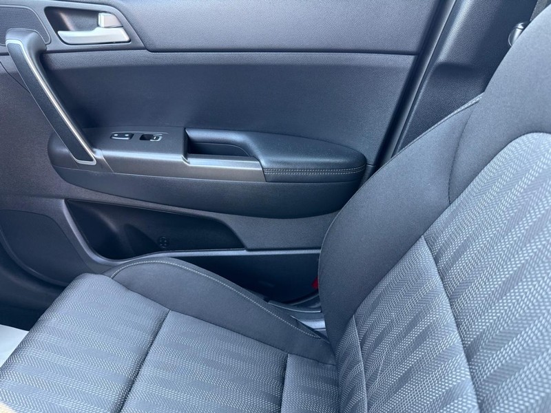Kia Sportage Vehicle Image 19