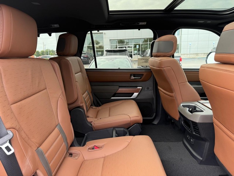 Toyota Sequoia Vehicle Image 04