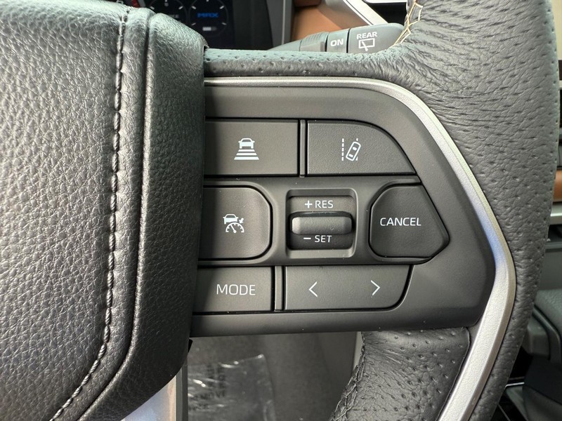 Toyota Sequoia Vehicle Image 09