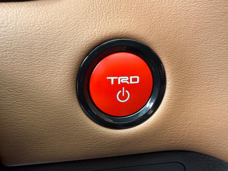 Toyota Sequoia Vehicle Image 10