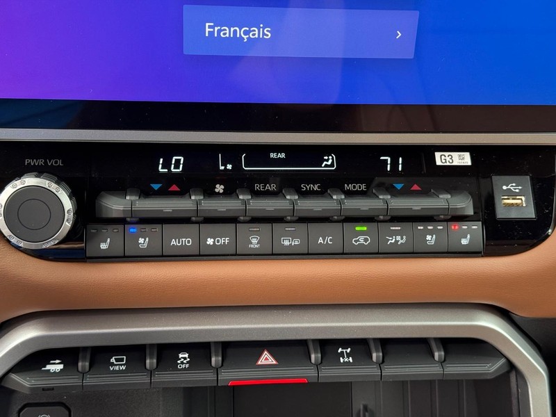 Toyota Sequoia Vehicle Image 14
