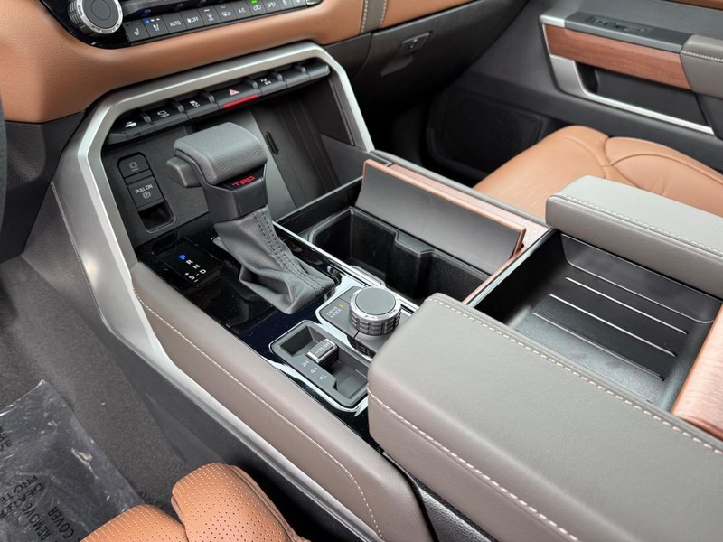 Toyota Sequoia Vehicle Image 15