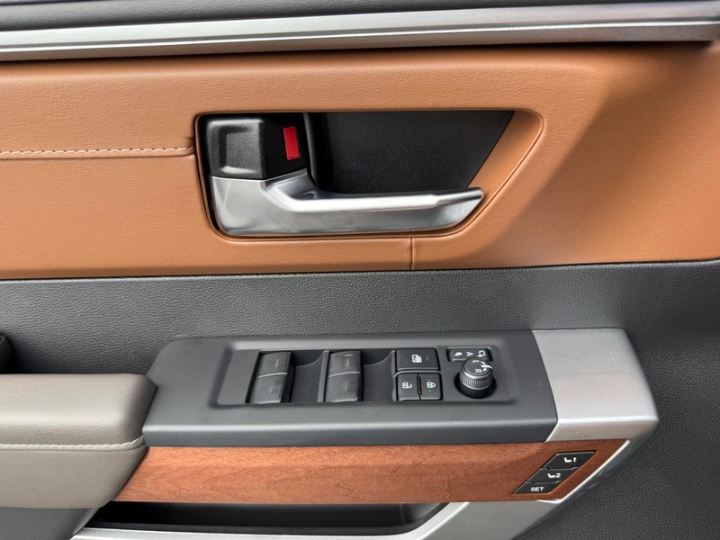 Toyota Sequoia Vehicle Image 20