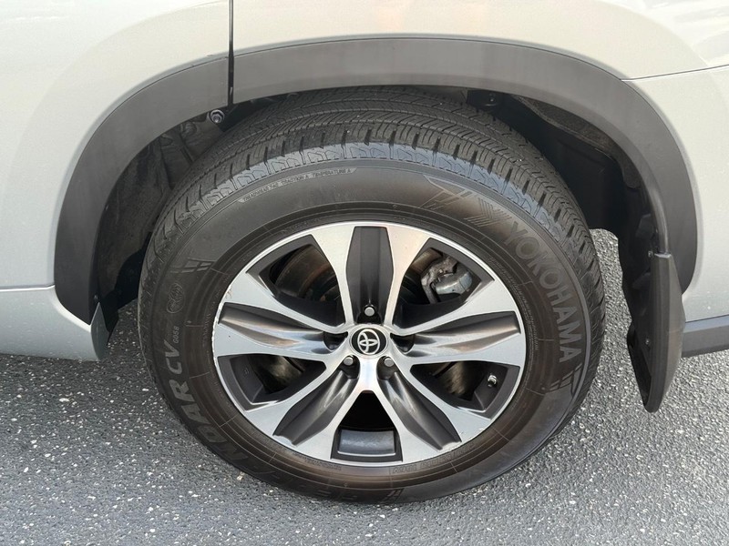 Toyota Highlander Hybrid Vehicle Image 06