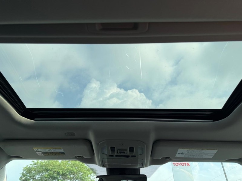 Toyota Highlander Hybrid Vehicle Image 13