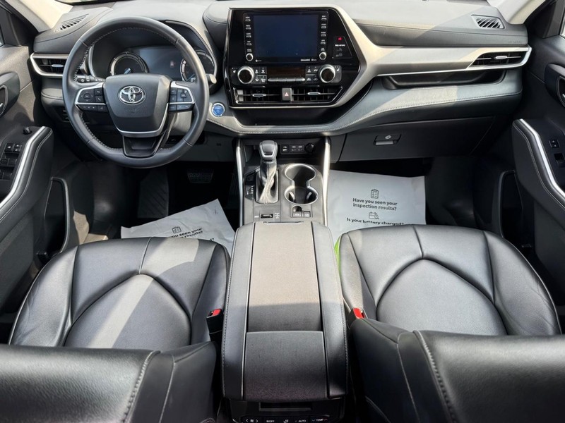 Toyota Highlander Hybrid Vehicle Image 14