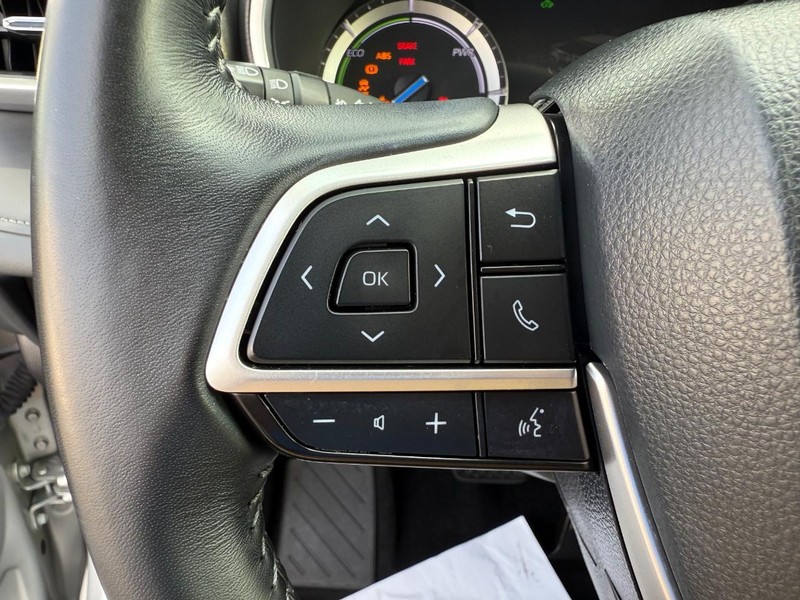 Toyota Highlander Hybrid Vehicle Image 16