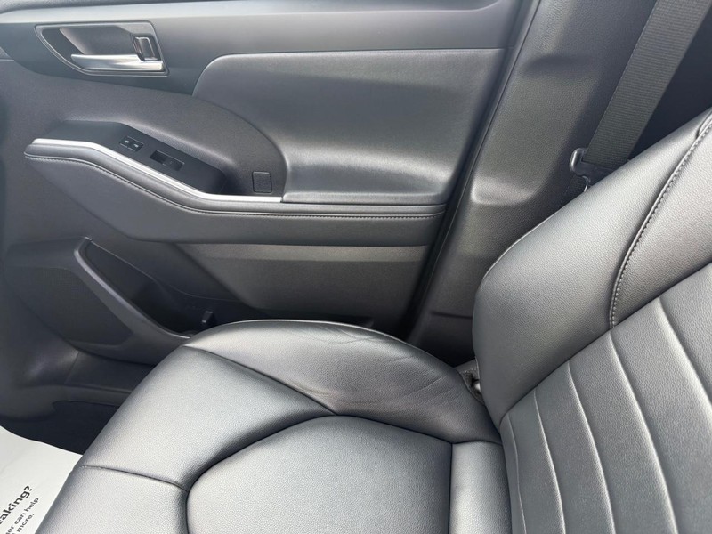 Toyota Highlander Hybrid Vehicle Image 23