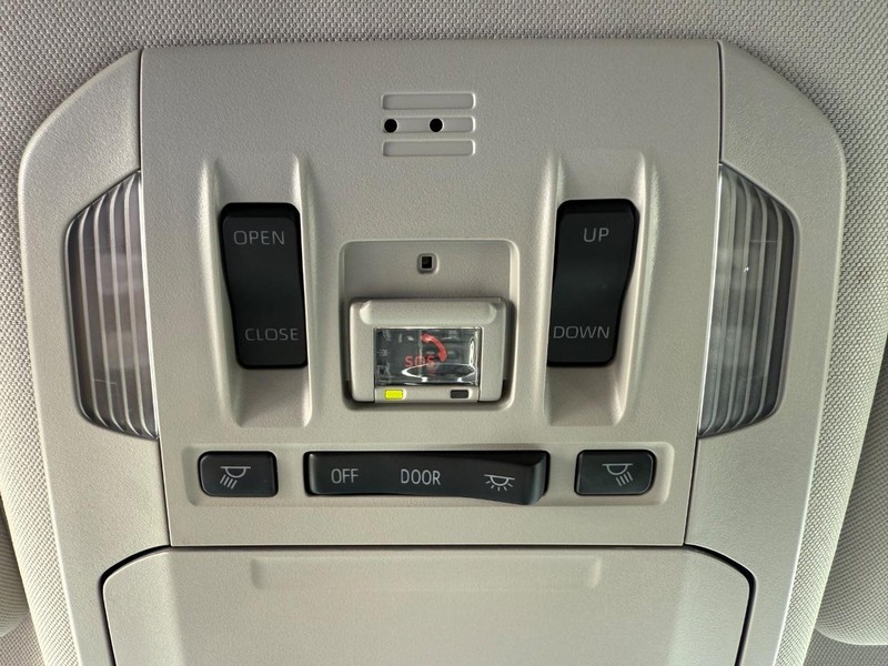 Toyota Highlander Hybrid Vehicle Image 24