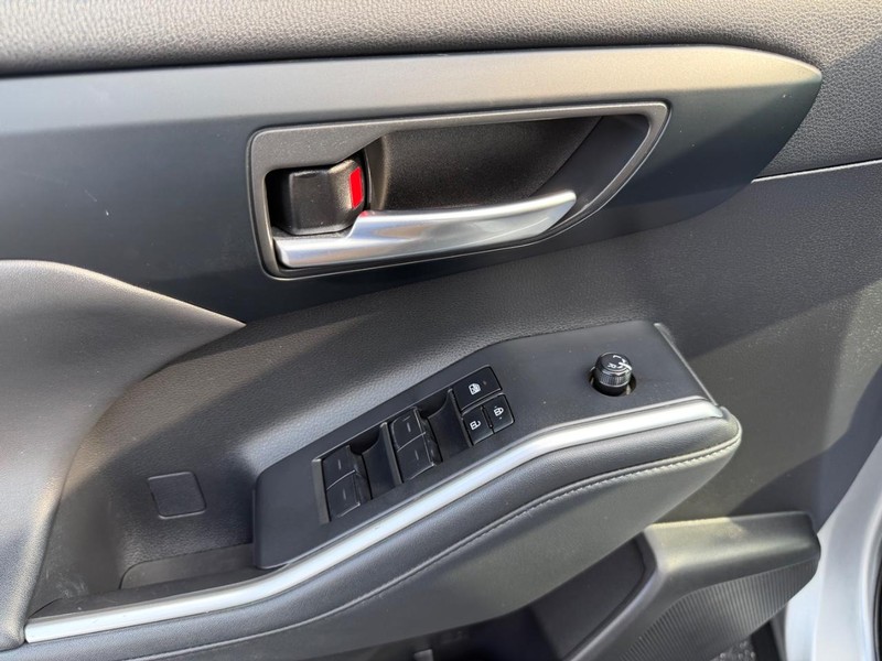 Toyota Highlander Hybrid Vehicle Image 27