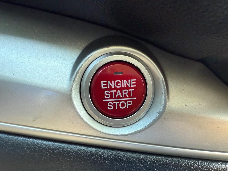 Honda CR-V Vehicle Image 16