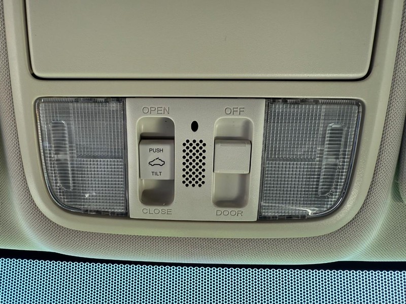 Honda CR-V Vehicle Image 23